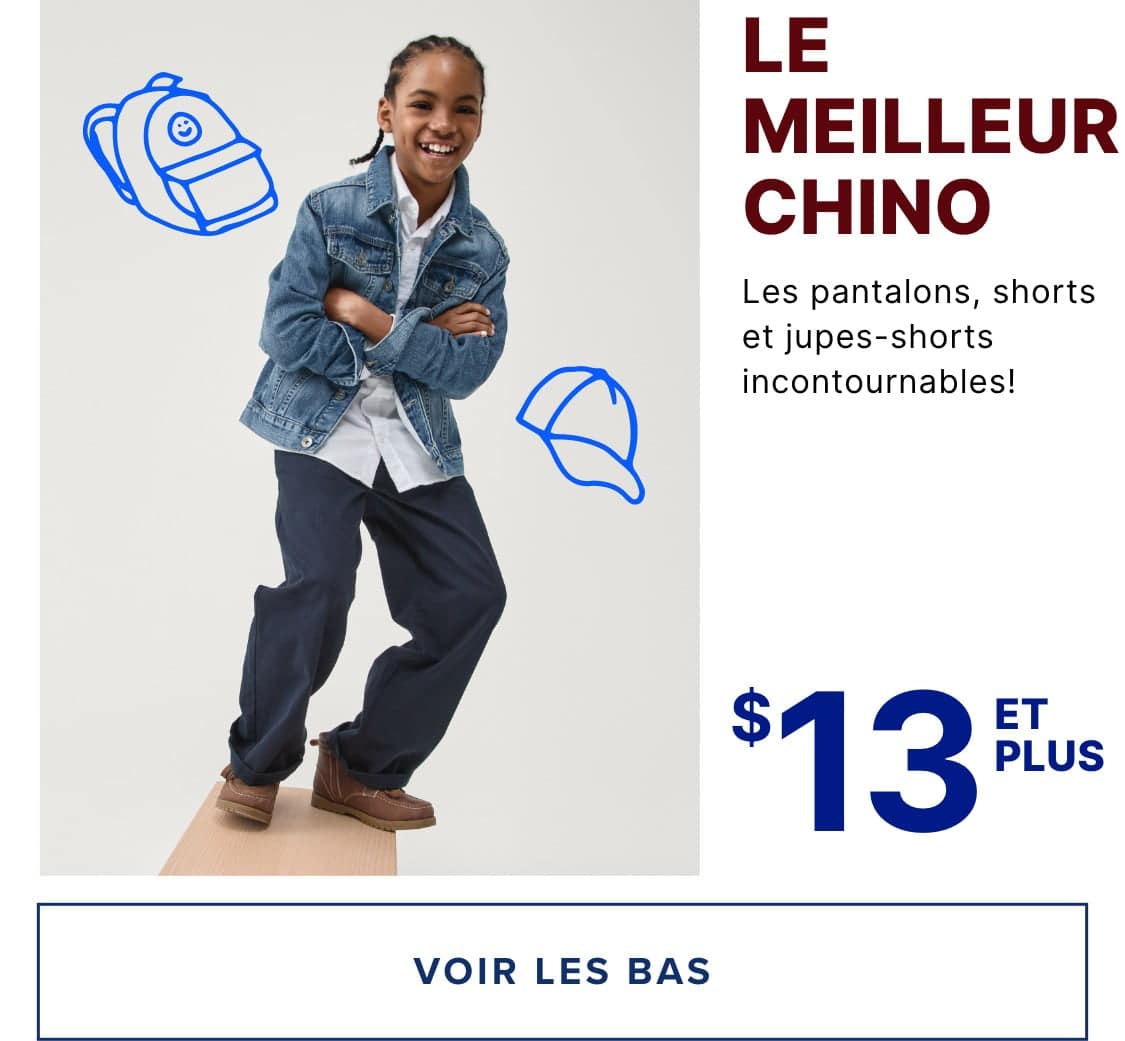 L'image présente un individu souriant portant une veste en jean, debout devant un fond uni avec quelques illustrations simples de sacs à dos ou d'articles similaires.