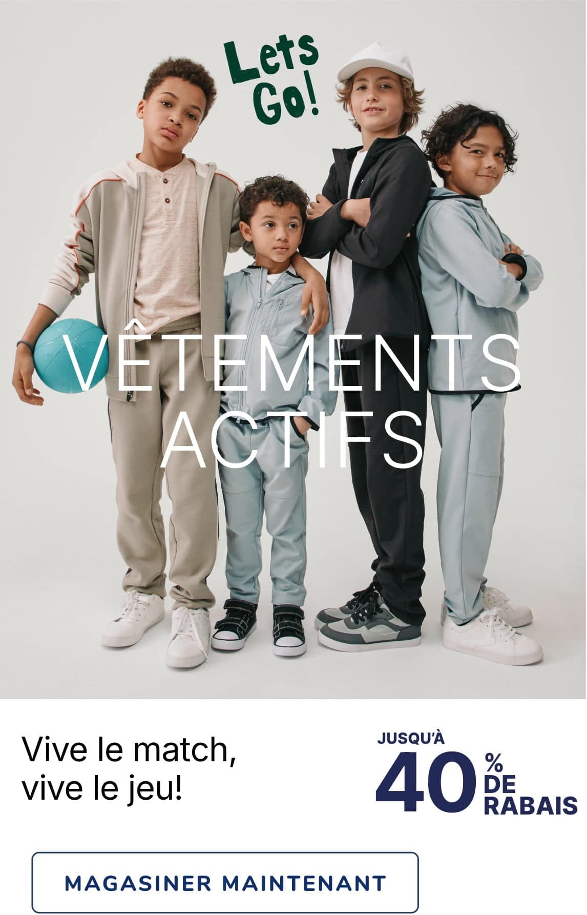 Un jeune enfant souriant portant une veste de sport noire et blanche avec le texte « ACTIVE » se tient au premier plan, avec un message « Allons-y ! » et une étiquette de prix « 6 $ et plus » en arrière-plan.