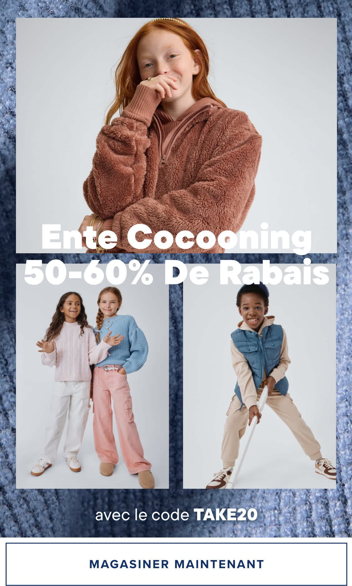 L'image montre plusieurs personnes portant des vêtements confortables et douillets, notamment des peignoirs, des pyjamas et des sweats à capuche, sur fond de mur texturé à motifs. Le texte superposé annonce une « Vente Confort » avec une réduction de 50 à 60 %.