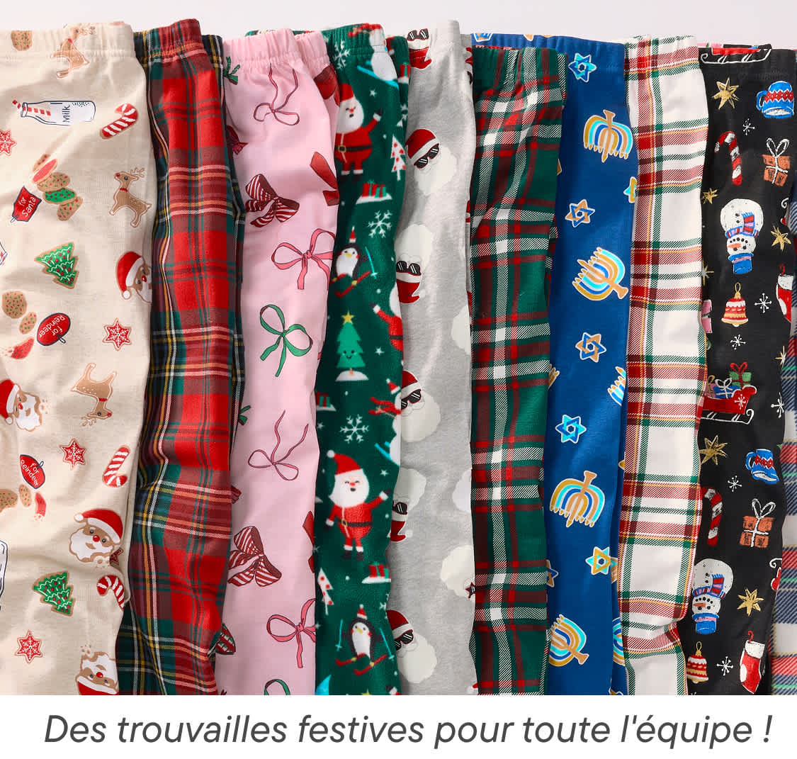 Des trouvailles festives pour toute la famille ! L'image présente une variété de bas de pyjama colorés et à motifs sur le thème des fêtes, notamment des motifs à carreaux, Père Noël et sapins de Noël, suggérant une collection de vêtements de nuit douillets et festifs.