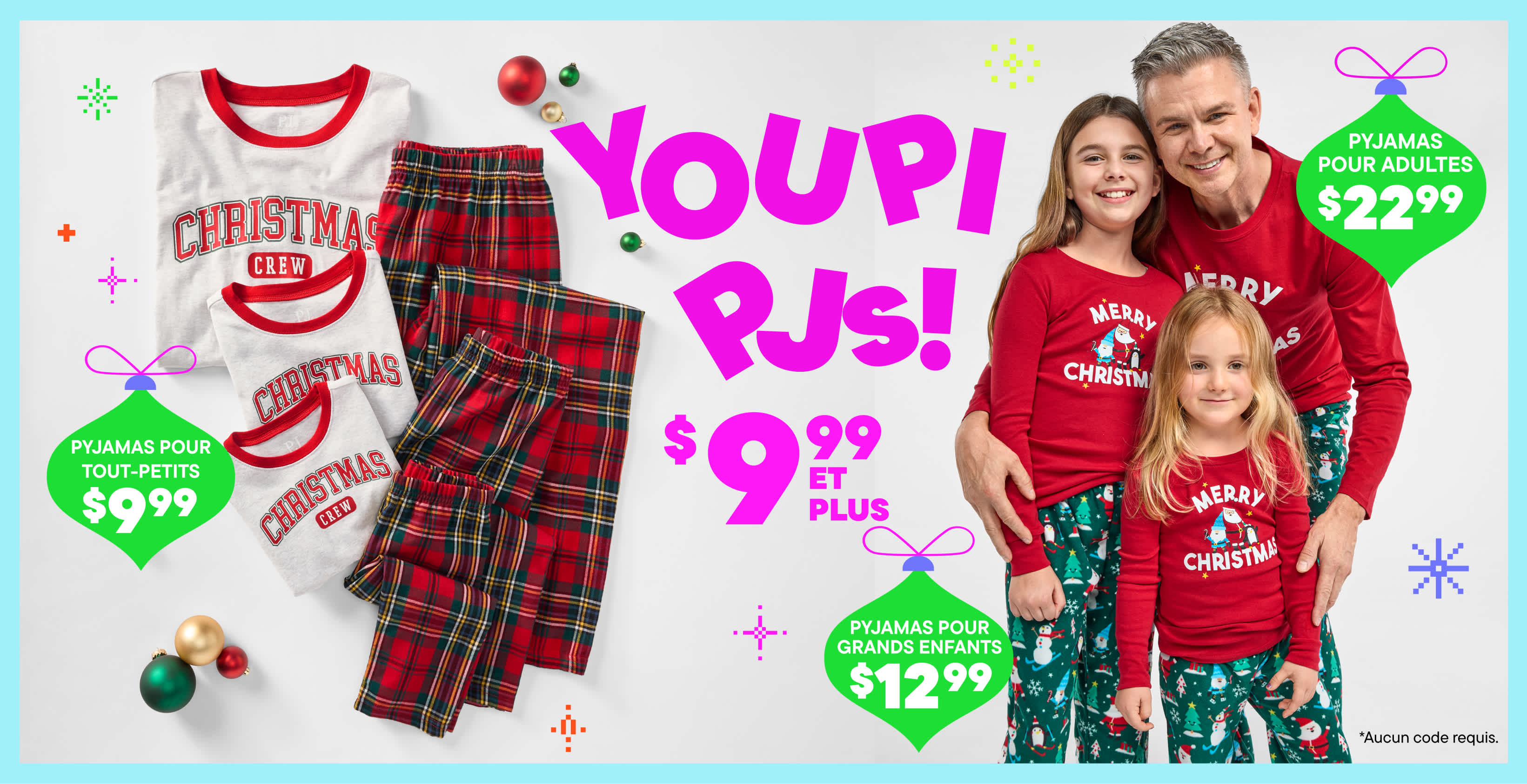 L'image montre une famille portant des pyjamas assortis rouges et blancs sur le thème de Noël, avec divers articles et étiquettes de prix liés aux fêtes affichés en arrière-plan.