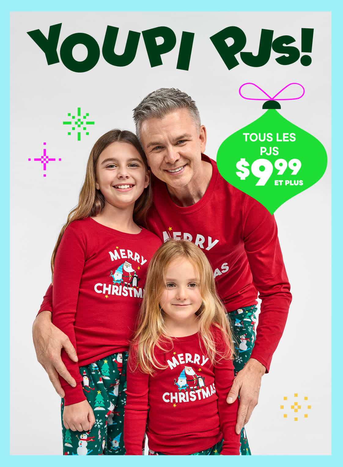Une famille de trois personnes portant des t-shirts rouges assortis « Joyeux Noël » se tient devant un fond lumineux et coloré avec le texte « Vive les pyjamas ! » et une promotion sur tous les pyjamas à partir de 7,99 $.