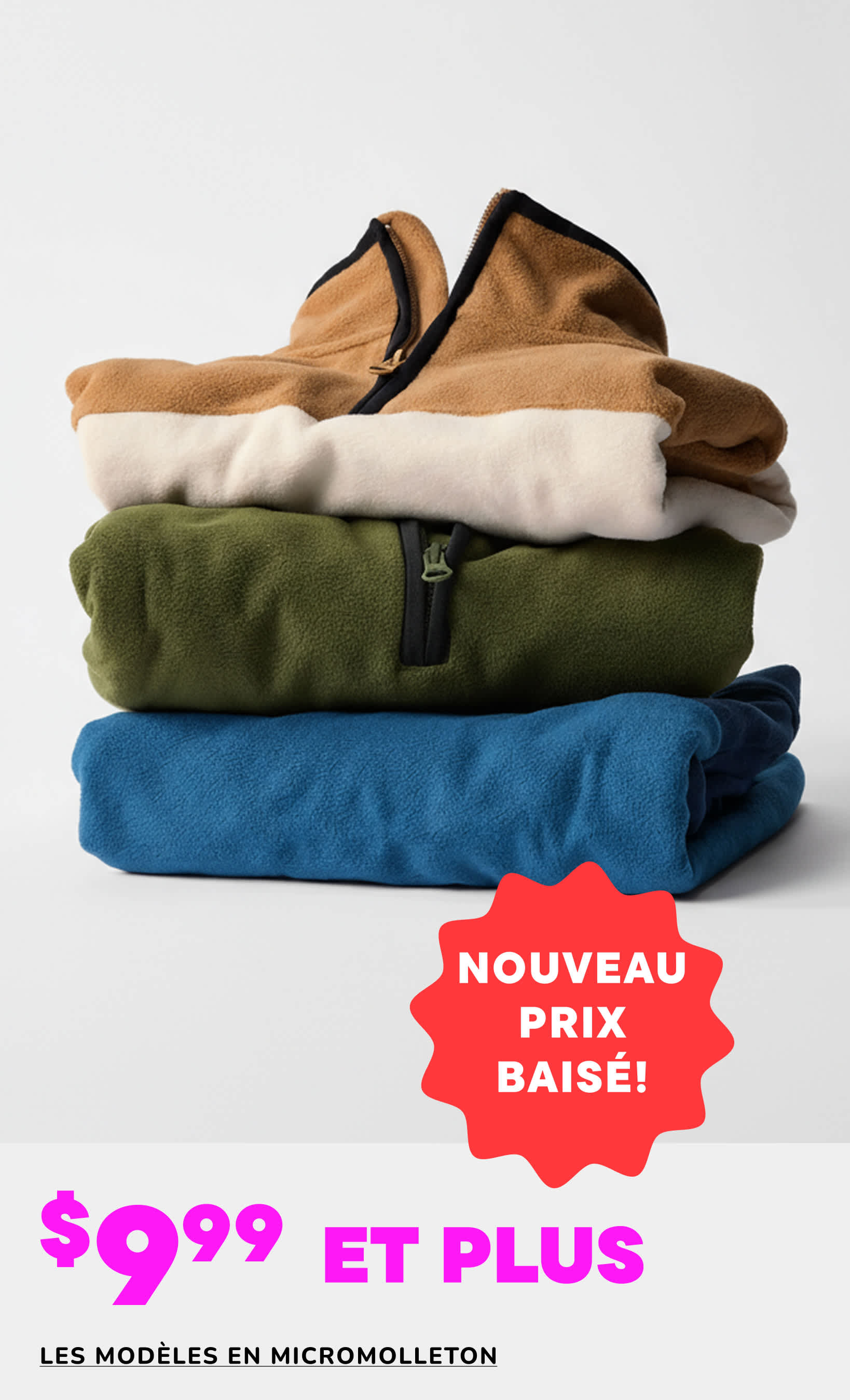Une pile de vêtements en microfibre polaire soigneusement pliés, de couleurs variées, notamment beige, vert olive et bleu, avec une étiquette de prix rouge indiquant un « Nouveau prix bas ! » de 8,99 $.