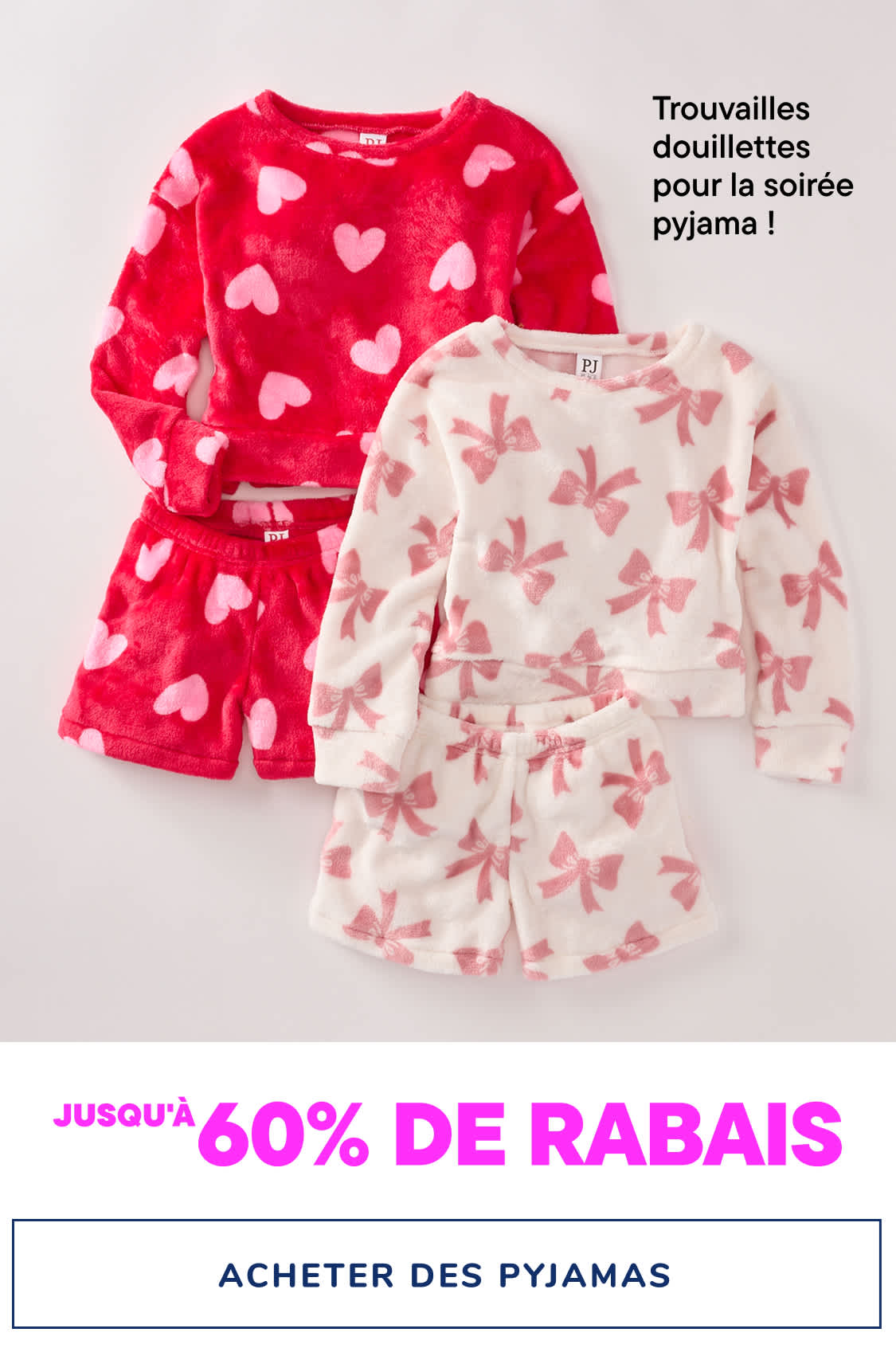 L'image présente deux pyjamas douillets : l'un à motifs de cœurs rouges, l'autre à motifs de papillons roses. Les pyjamas sont présentés sur un fond blanc uni, avec la mention « Des pyjamas douillets pour une soirée pyjama ! » et une promotion « Jusqu'à 60 % de réduction » sur les pyjamas.