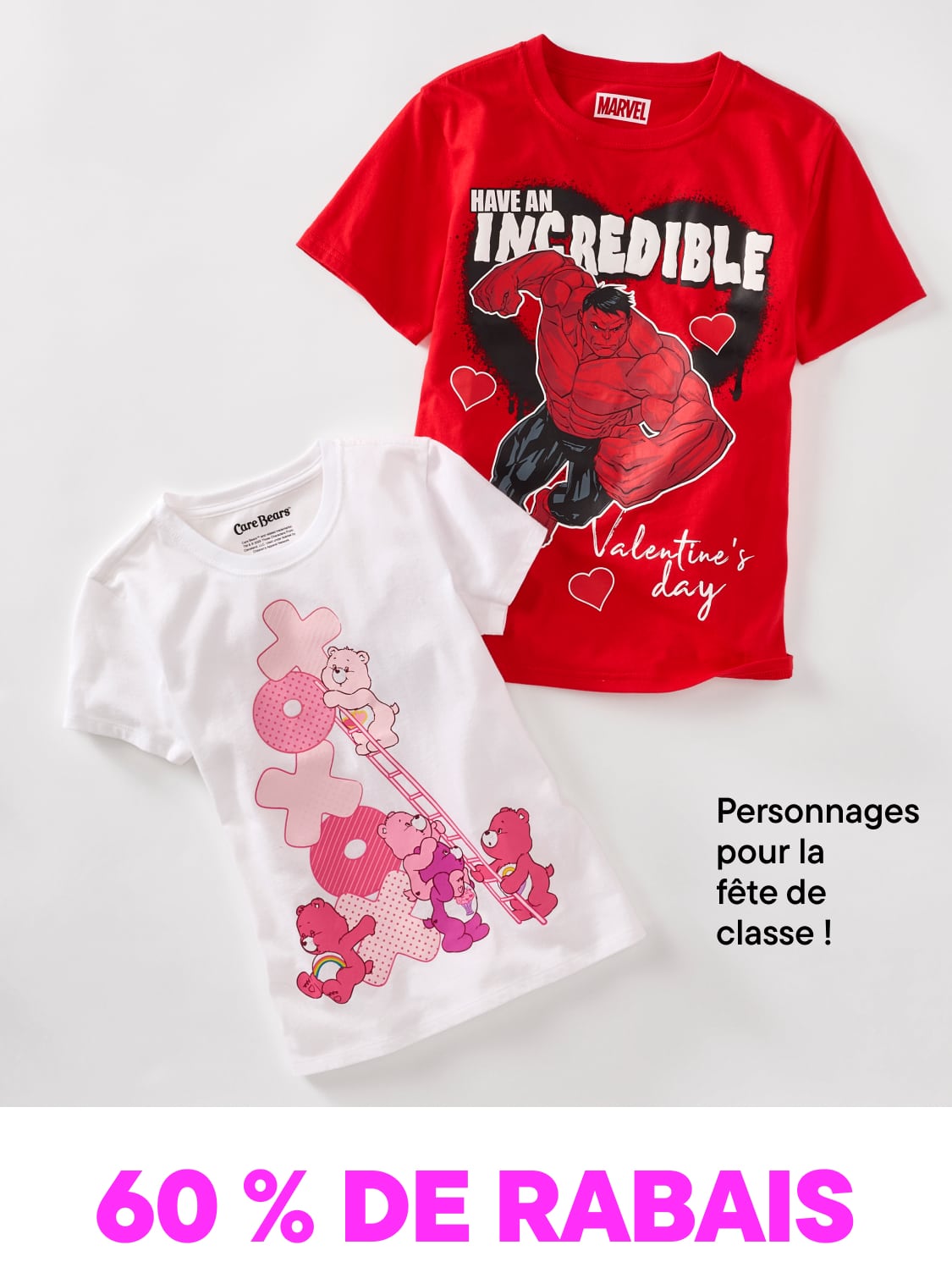 Deux t-shirts graphiques arborant des motifs sur le thème de la Saint-Valentin, dont un t-shirt rouge avec un dinosaure et un t-shirt blanc à motifs floraux, sont présentés sur un fond blanc uni.