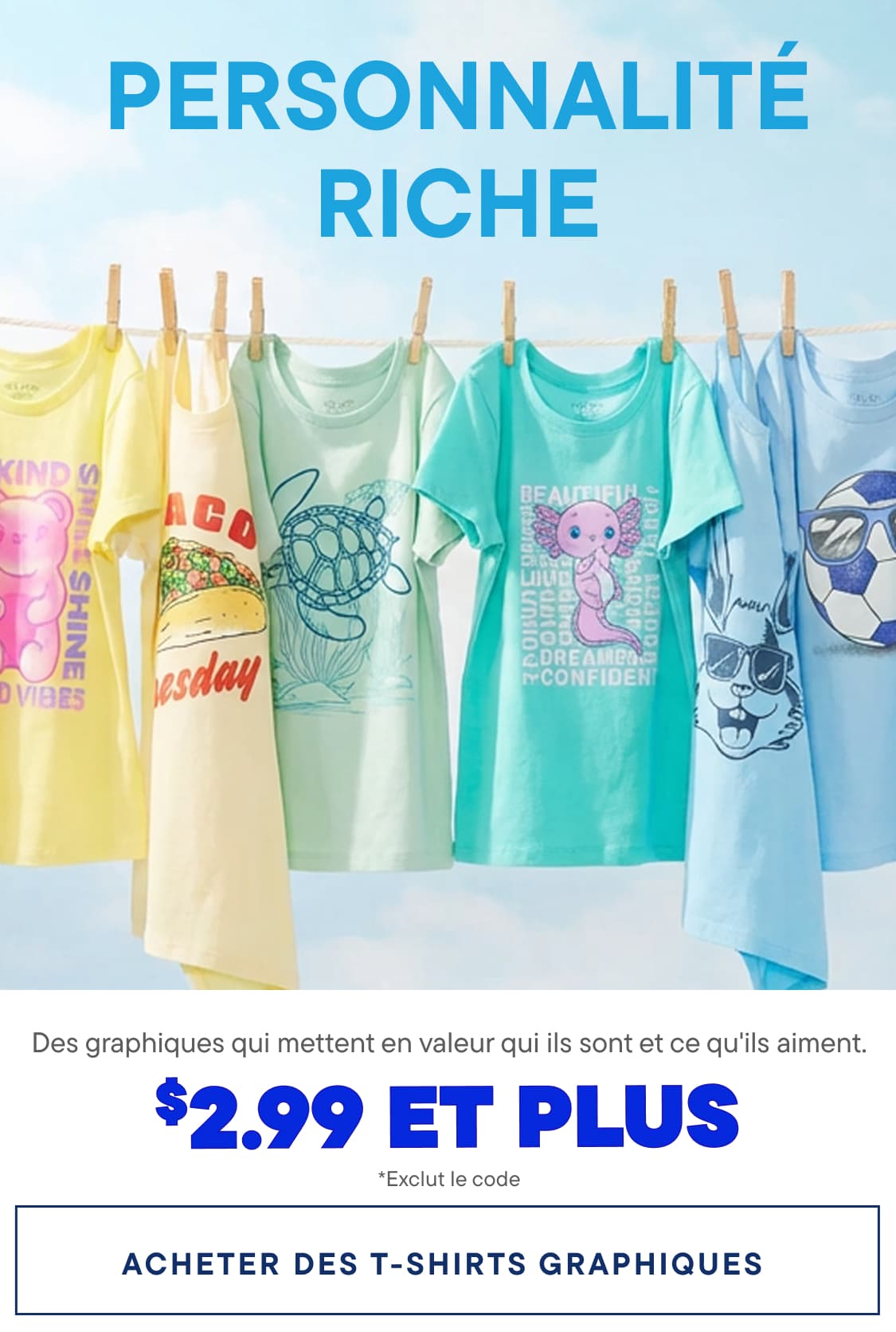 Un étalage coloré de chemises et de hauts à imprimés graphiques variés suspendus à une corde à linge, avec le texte « PERSONNALITÉ À GOGO » affiché en évidence au-dessus des vêtements, dont le prix est de 2,99 $ et moins.