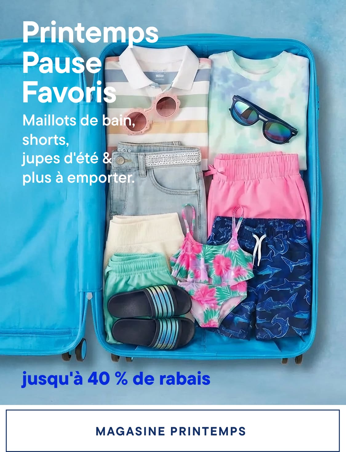Une valise aux couleurs vives, remplie d'articles indispensables pour les vacances de printemps, notamment des maillots de bain, des lunettes de soleil et des vêtements décontractés, sur un fond bleu éclatant.