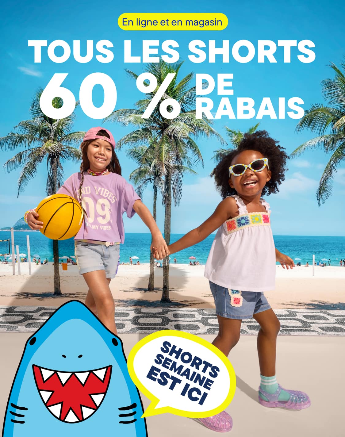 L'image montre deux jeunes filles debout sur une plage avec des palmiers en arrière-plan, faisant la promotion d'une vente sur tous les shorts avec une réduction de 60 %.