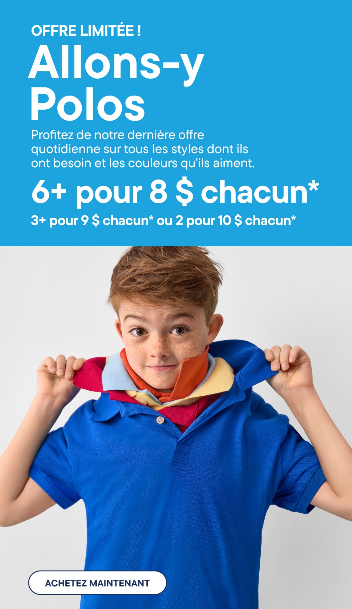 À gauche, une pile de polos colorés ; à droite, un garçon portant un polo bleu ; au centre, un texte annonce une vente.
