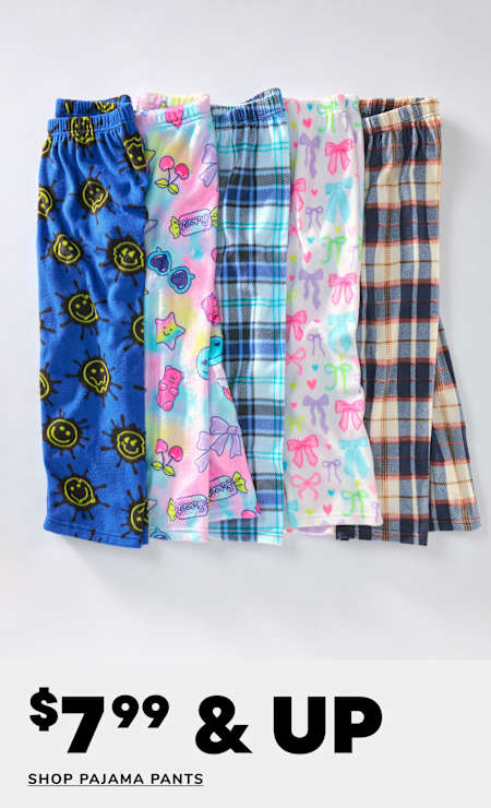 Une collection de pantalons de pyjama colorés et à motifs, comprenant des modèles avec des visages souriants, des papillons et des carreaux, est présentée sur un fond blanc uni avec un prix de 7,99 $ et plus.