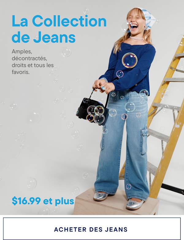 Une femme vêtue d'un pull bleu et d'un jean se tient devant une échelle, entourée de divers accessoires et éléments de décor, avec le texte « The Jeans Lineup » affiché en évidence.