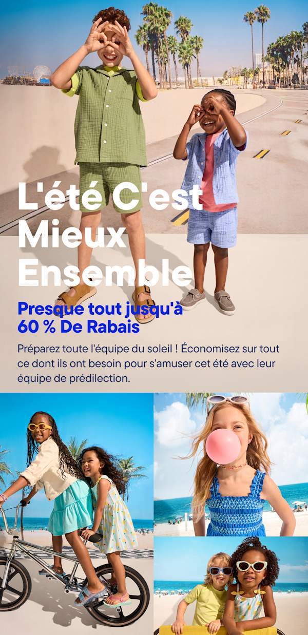 Un groupe de jeunes profitant d'une journée ensoleillée à la plage, avec au premier plan une pancarte indiquant « l'été commence ici avec de tout nouveaux shorts, débardeurs, t-shirts et autres incontournables. »