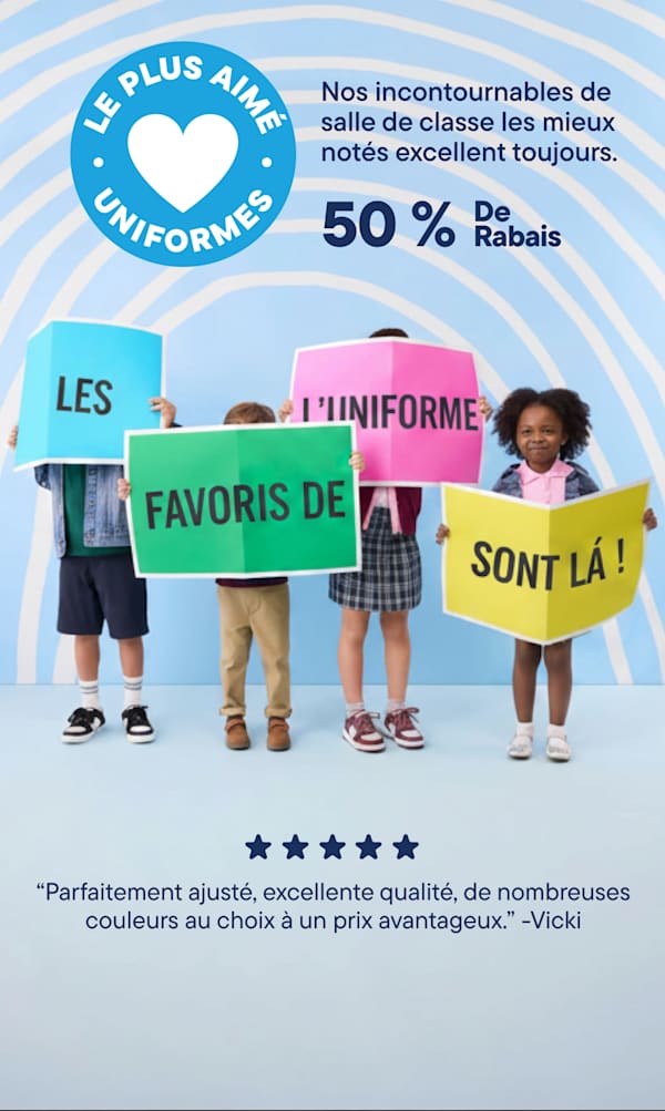 Quatre enfants en uniformes scolaires se tiennent devant un fond à rayures bleues et blanches, avec un texte publicitaire indiquant « Uniformes préférés » et « 50 % de réduction ».