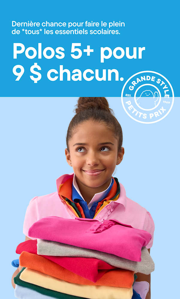 Une jeune fille sourit en tenant une pile de polos colorés, sous une banderole bleue annonçant une promotion sur les fournitures scolaires : 5 polos ou plus pour 9 $ chacun.