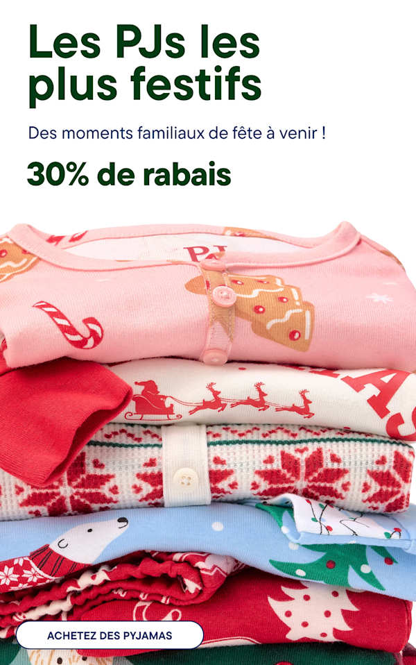À droite, une pile de pyjamas de Noël festifs ; à gauche, du texte et un bouton.